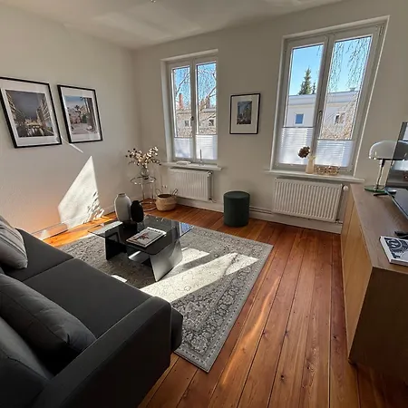Sanierte 2 Zi Altbau-whg Nahe Wakenitz