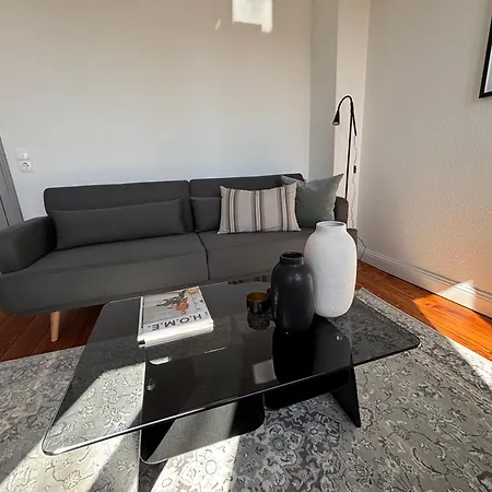 Lägenhet Sanierte 2 Zi Altbau-whg Nahe Wakenitz *