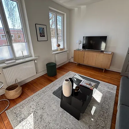 Sanierte 2 Zi Altbau-whg Nahe Wakenitz