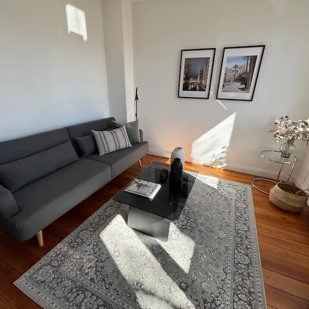 Sanierte 2 Zi Altbau-whg Nahe Wakenitz Lägenhet