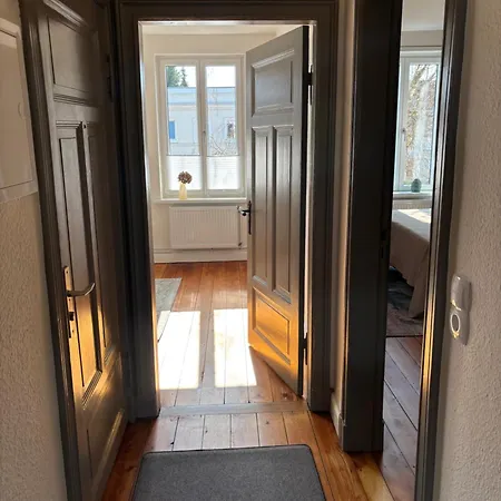 Sanierte 2 Zi Altbau-whg Nahe Wakenitz *