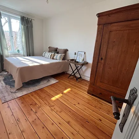 Sanierte 2 Zi Altbau-whg Nahe Wakenitz