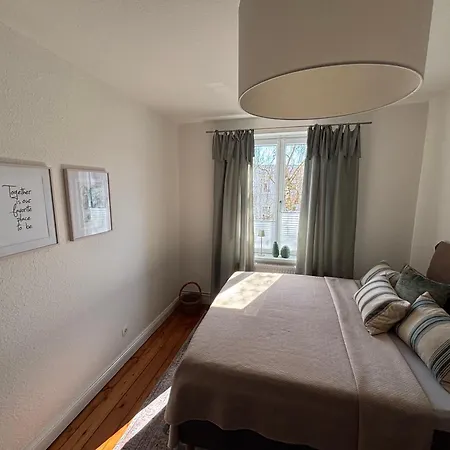 Lägenhet Sanierte 2 Zi Altbau-whg Nahe Wakenitz