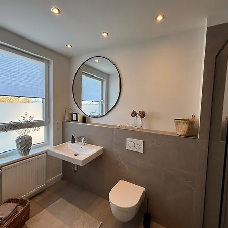 Sanierte 2 Zi Altbau-whg Nahe Wakenitz *