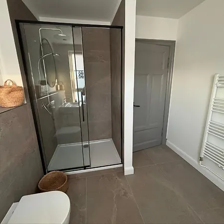 Lägenhet Sanierte 2 Zi Altbau-whg Nahe Wakenitz *