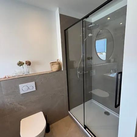Sanierte 2 Zi Altbau-whg Nahe Wakenitz