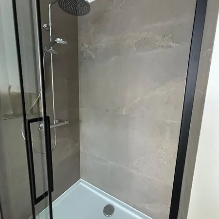 Sanierte 2 Zi Altbau-whg Nahe Wakenitz *