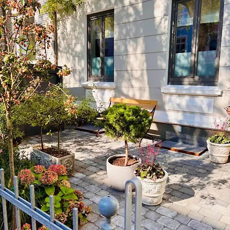 Sanierte 2 Zi Altbau-whg Nahe Wakenitz Lägenhet *